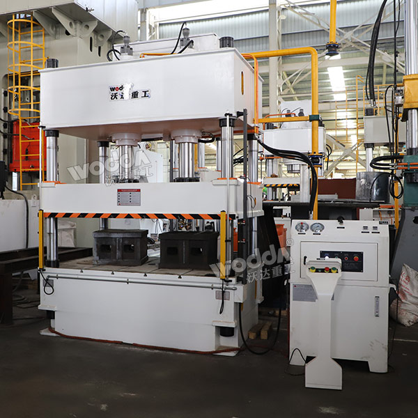 200噸四柱液壓機(jī) 200噸四柱液壓機(jī)