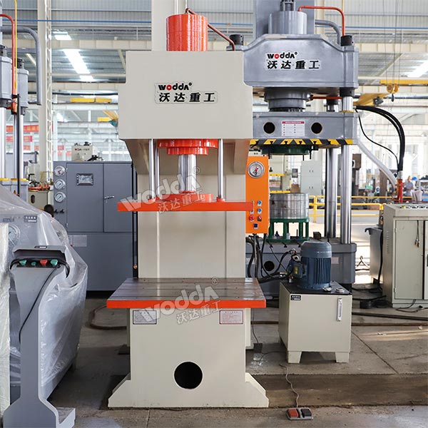 100噸單柱液壓機(jī)(壓板式) 100噸單柱液壓機(jī)(壓板式)