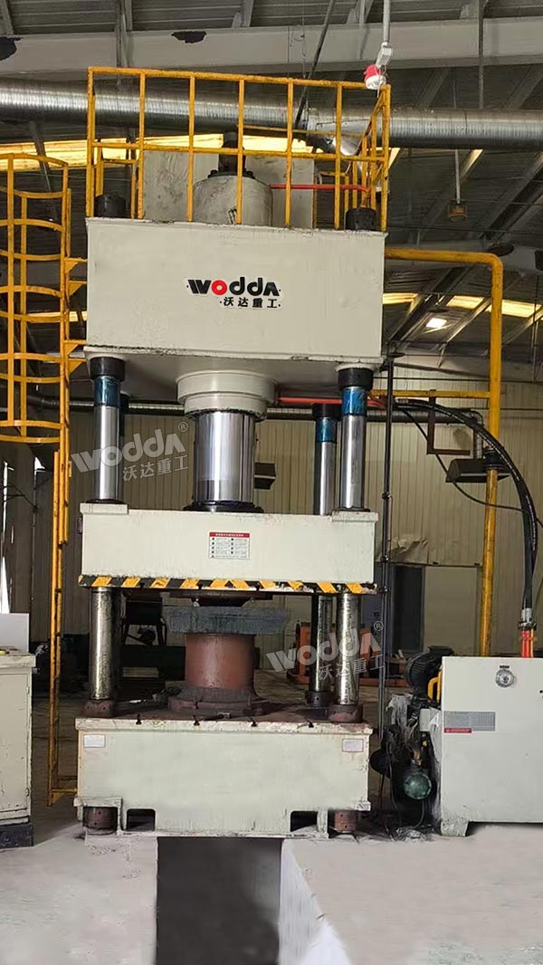 500噸活性炭成型液壓機 500噸活性炭成型液壓機