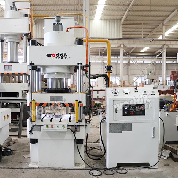 315噸液壓機(jī) 315噸液壓機(jī)