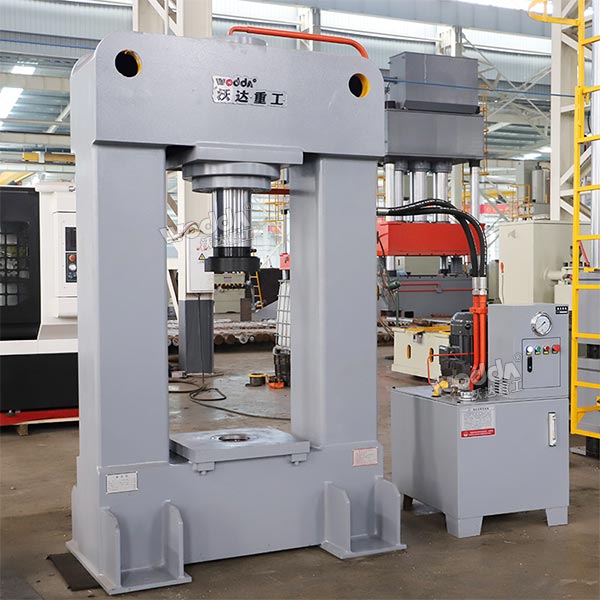 200噸龍門油壓機(jī) 200噸龍門油壓機(jī)