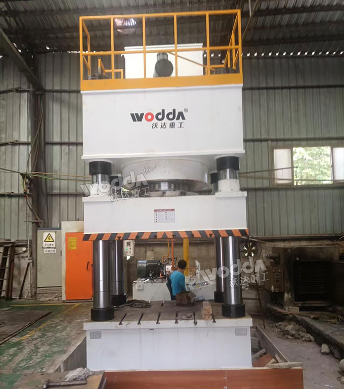 1600噸四柱液壓機 1600噸四柱液壓機