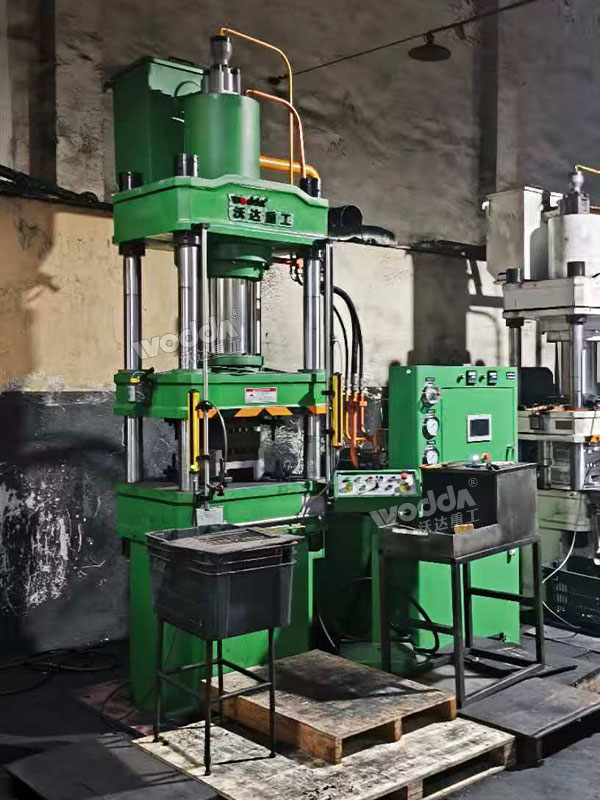 200噸粉末成型液壓機(jī) 200噸粉末成型液壓機(jī)