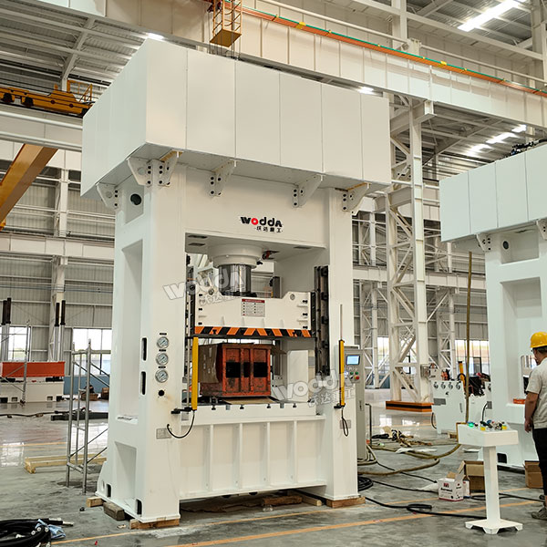 315噸框架式液壓機(jī) 315噸框架式液壓機(jī)