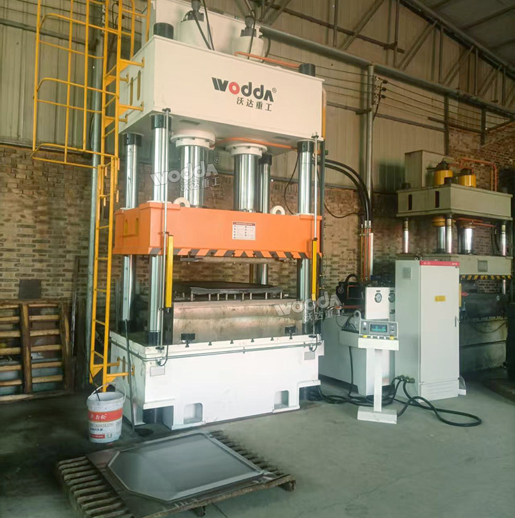 400噸汽車(chē)配件成型液壓機(jī) 400噸汽車(chē)配件成型液壓機(jī)