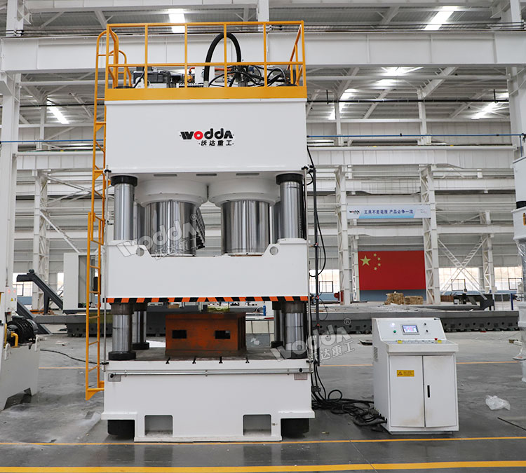 2000噸四柱液壓機(jī) 2000噸四柱液壓機(jī)