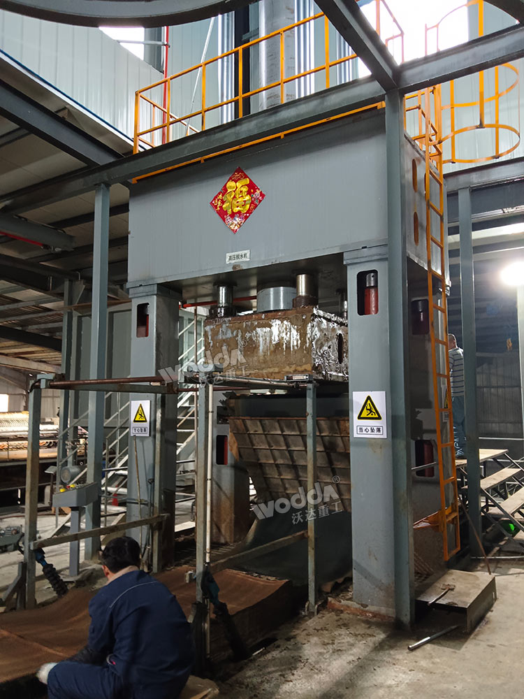 污泥壓榨機(jī)現(xiàn)場.jpg 污泥壓榨機(jī)現(xiàn)場.jpg