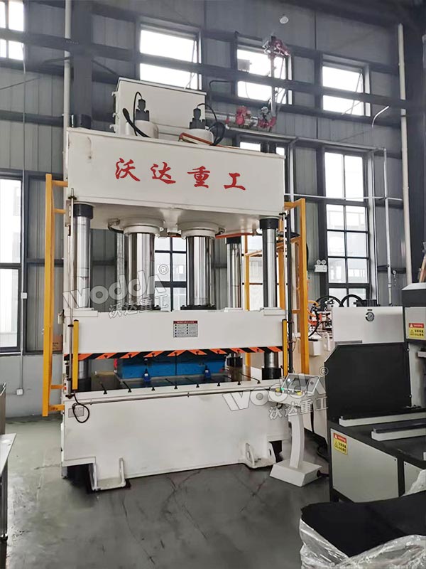 500噸汽車空氣濾清器外殼成型液壓機(jī) 500噸汽車空氣濾清器外殼成型液壓機(jī)