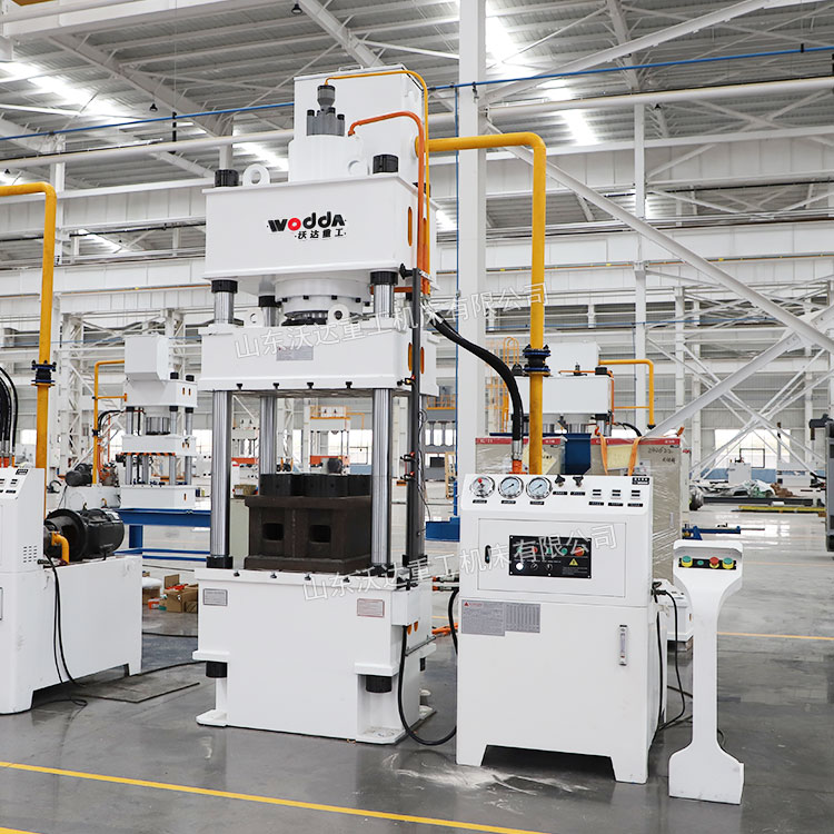 250噸三梁四柱液壓機(jī).jpg 250噸三梁四柱液壓機(jī).jpg