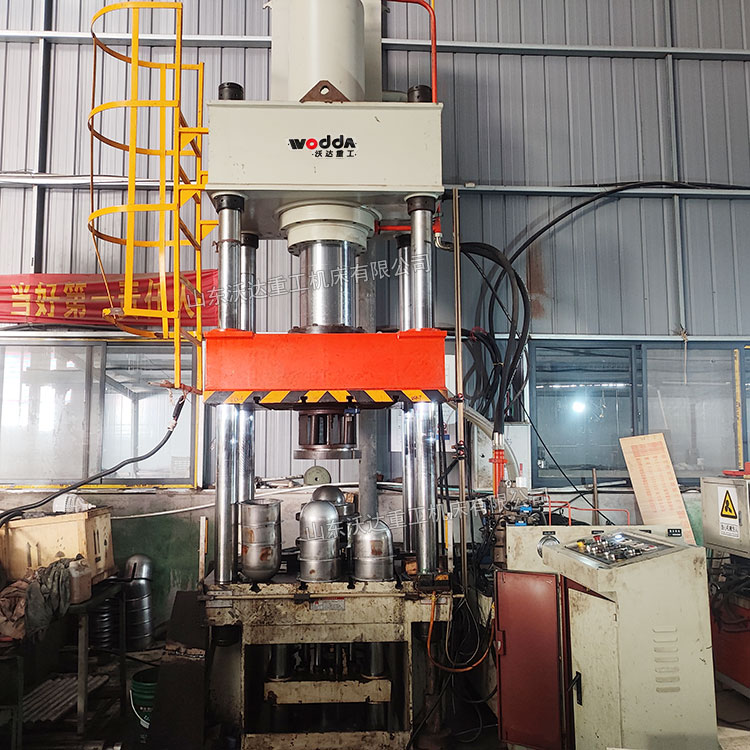 315噸不銹鋼內(nèi)膽拉伸液壓機