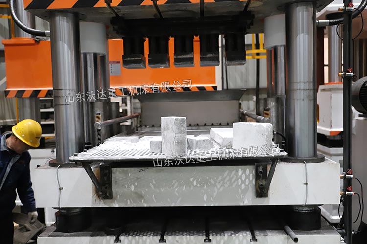 500噸粉末成型液壓機 500噸粉末成型液壓機