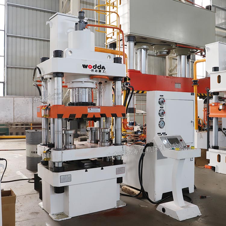 200噸四梁四柱液壓機(jī)車間調(diào)試完成 200噸四梁四柱液壓機(jī)車間調(diào)試完成