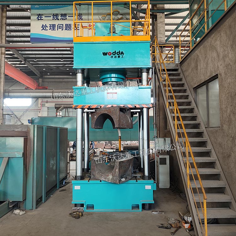 630噸熱壓彎頭成型液壓機