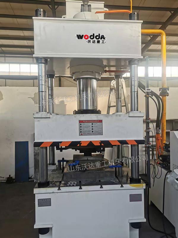 200噸四柱液壓機(jī)安裝完成