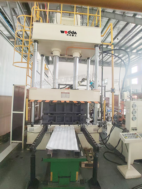 200噸四柱液壓機(jī)帶移動工作臺 200噸四柱液壓機(jī)帶移動工作臺