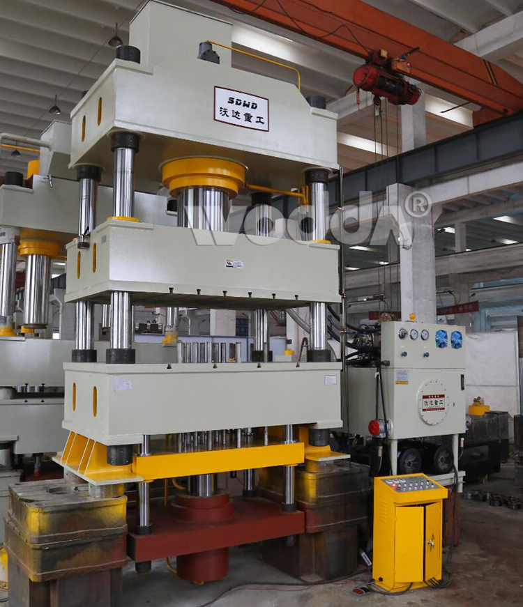 630噸四柱拉伸液壓機(jī) 630噸四柱拉伸液壓機(jī)