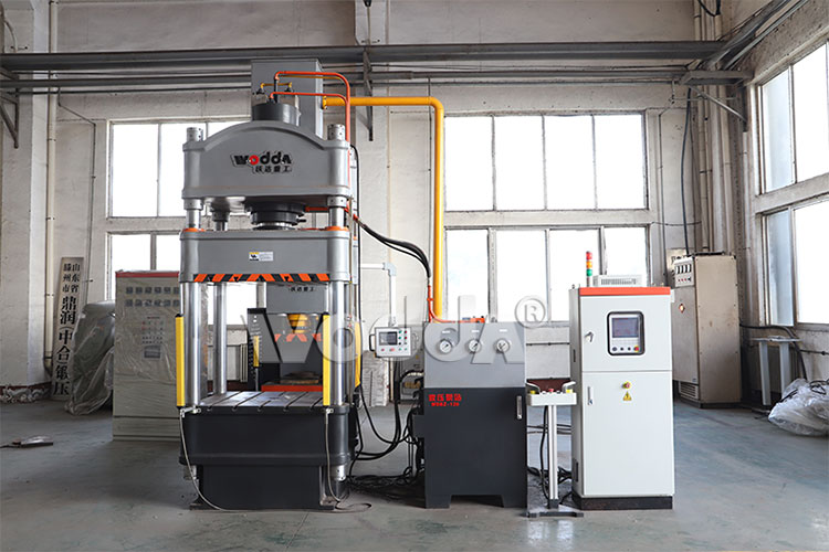 200噸三梁四柱液壓機(jī) 200噸三梁四柱液壓機(jī)