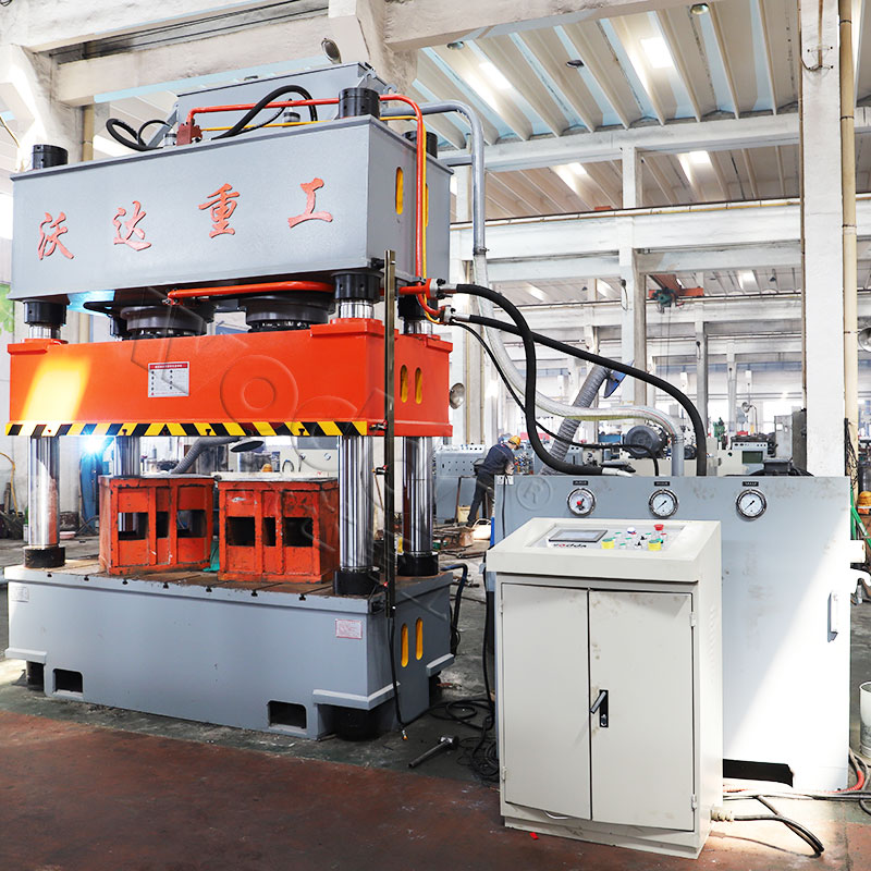 500噸三梁四柱液壓機(jī) 500噸三梁四柱液壓機(jī)